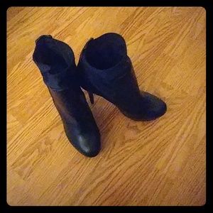Guess Black leather booties
